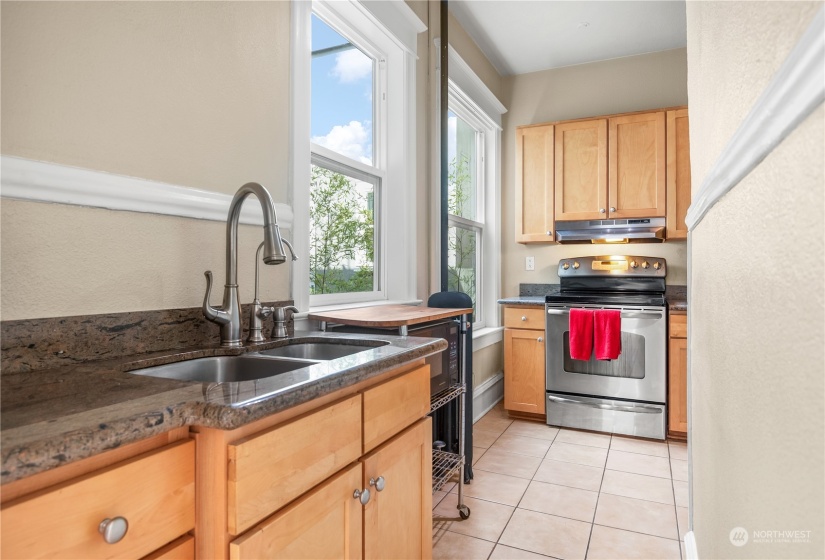 901 43rd Street, Seattle, Washington 98105, 1 Bedroom Bedrooms, ,1 BathroomBathrooms,Residential,For Sale,Novell Condominiums,43rd,NWM2155452