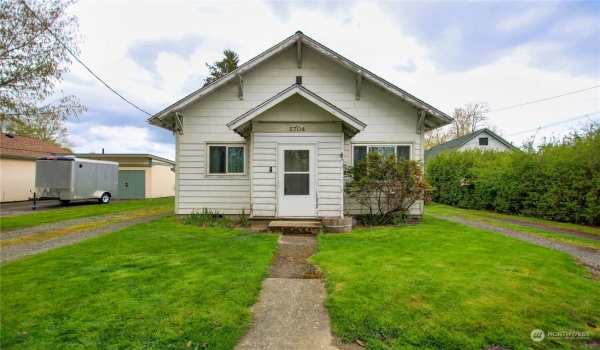 5704 2nd Avenue, Ferndale, Washington 98248, 3 Bedrooms Bedrooms, ,1 BathroomBathrooms,Residential,For Sale,2nd,NWM2225010